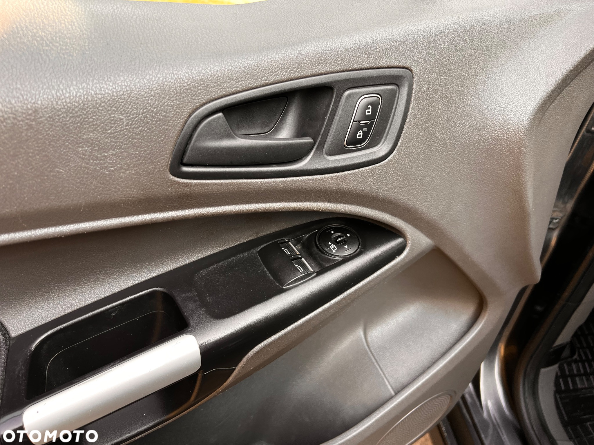 Ford Transit Connect - 17