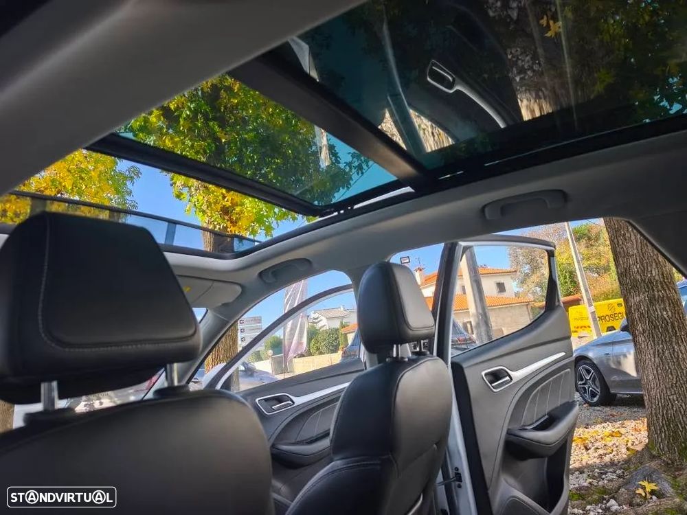 MG ZS EV Luxury - 23