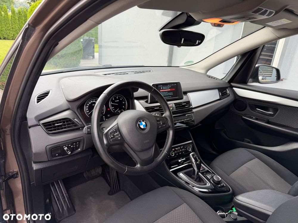 BMW Seria 2 218d - 9