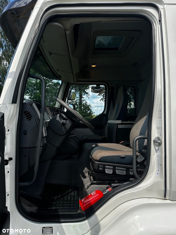 Volvo FL250 euro 6 autotransporter laweta LF4 Nowe Tacho piętro - 7