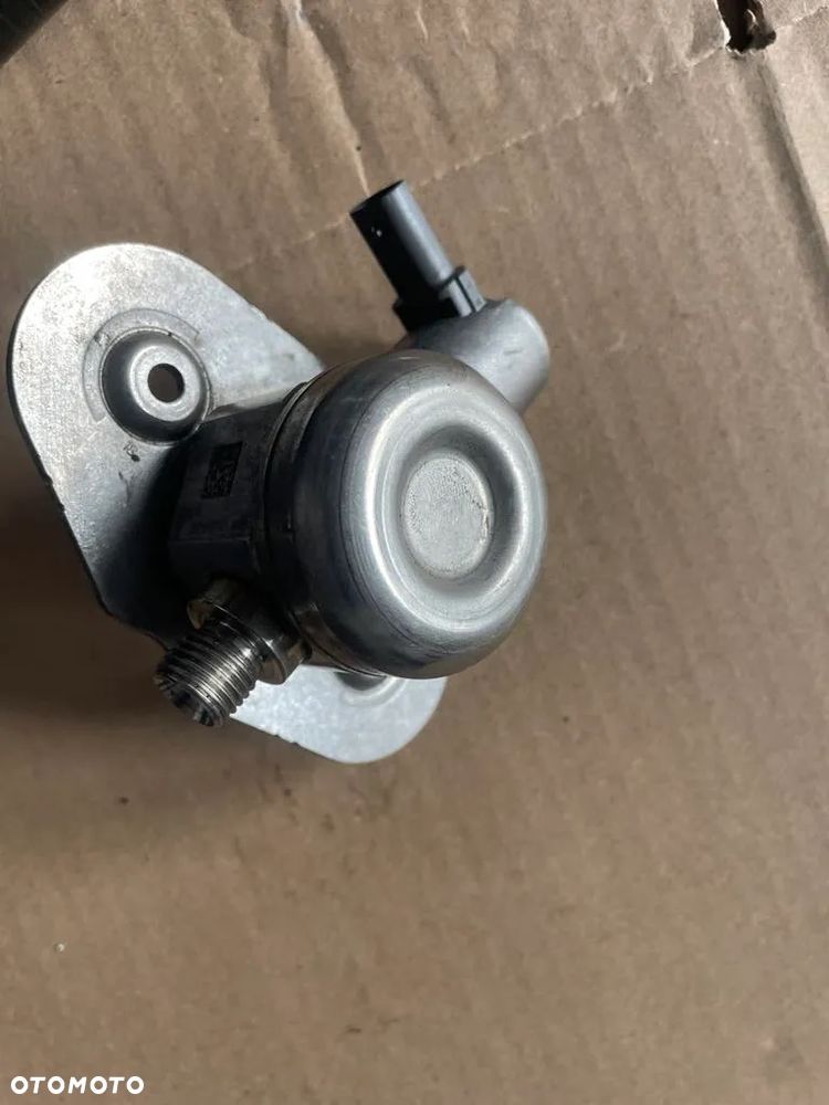 BMW F06 N63B44B POMPA PALIWA 8604232 - 2