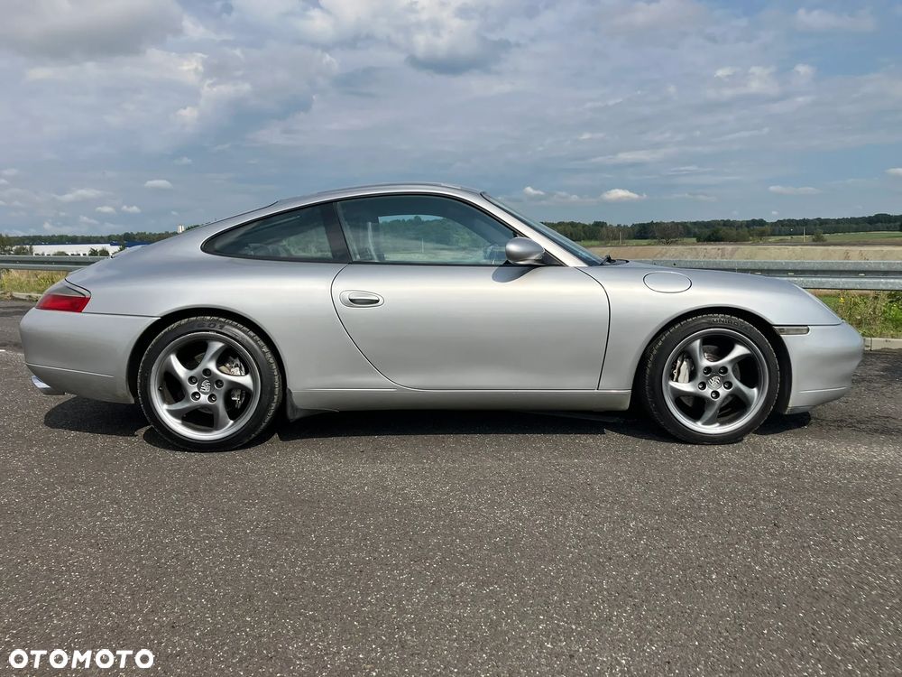 Porsche 911 Carrera - 4