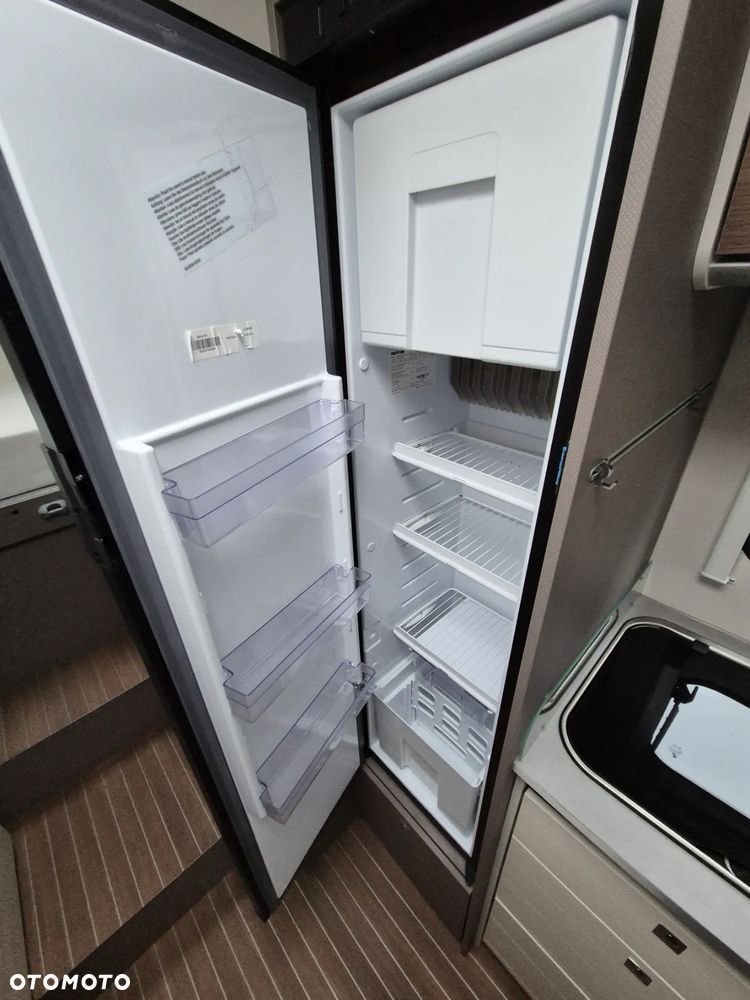 Etrusco 6.9 SF 7m FV23% 4os. MAX doposażony półintegra opuszczane łóżko IGŁA - 23