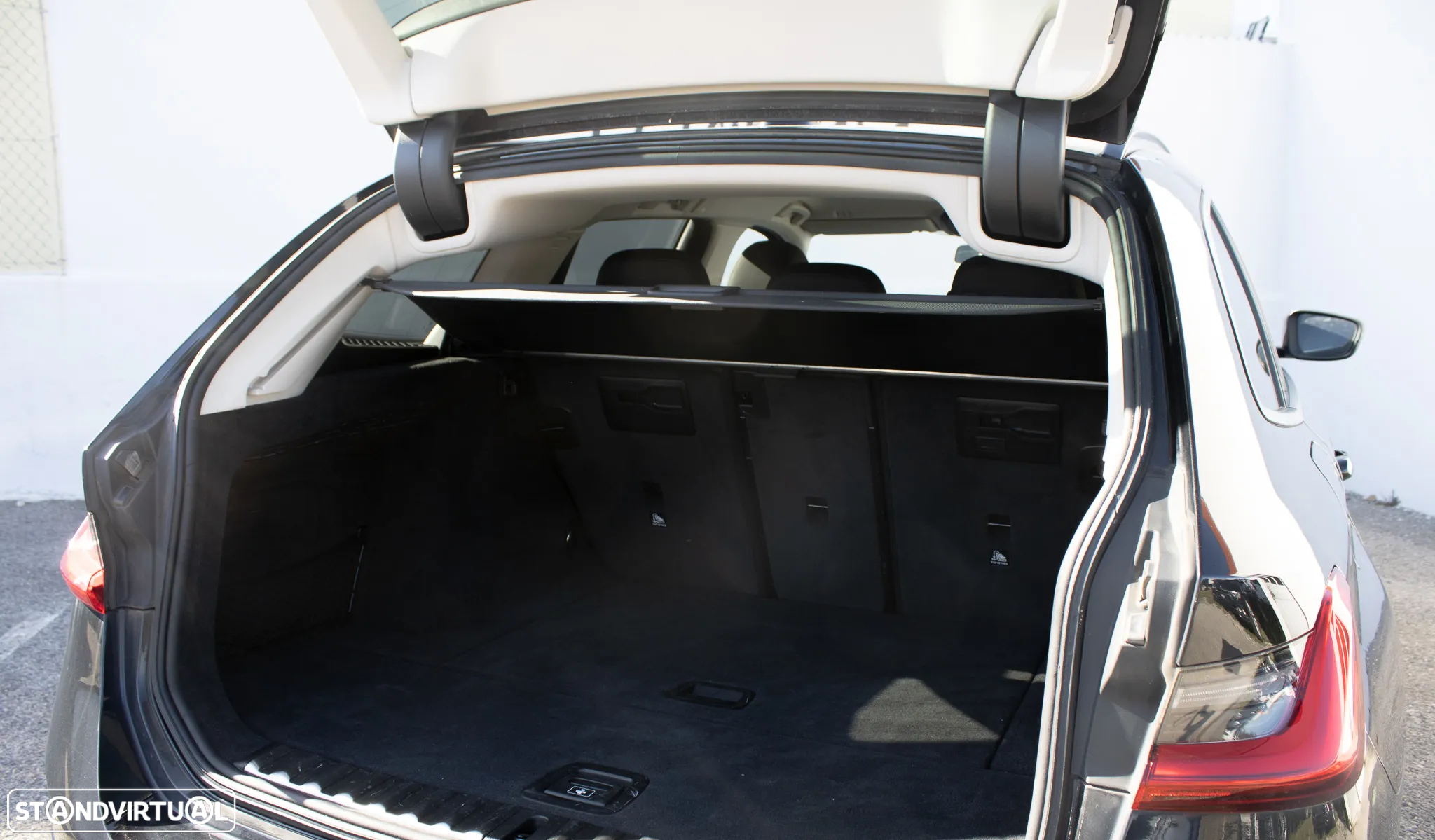 BMW 318 d Touring Line Sport Auto - 35