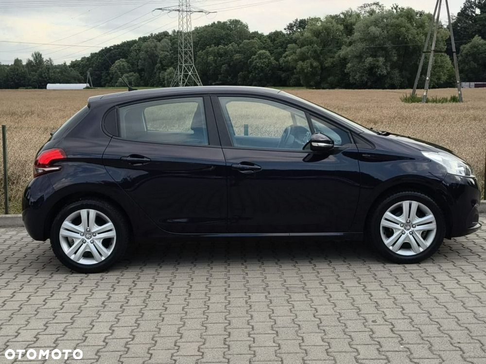 Peugeot 208 - 8