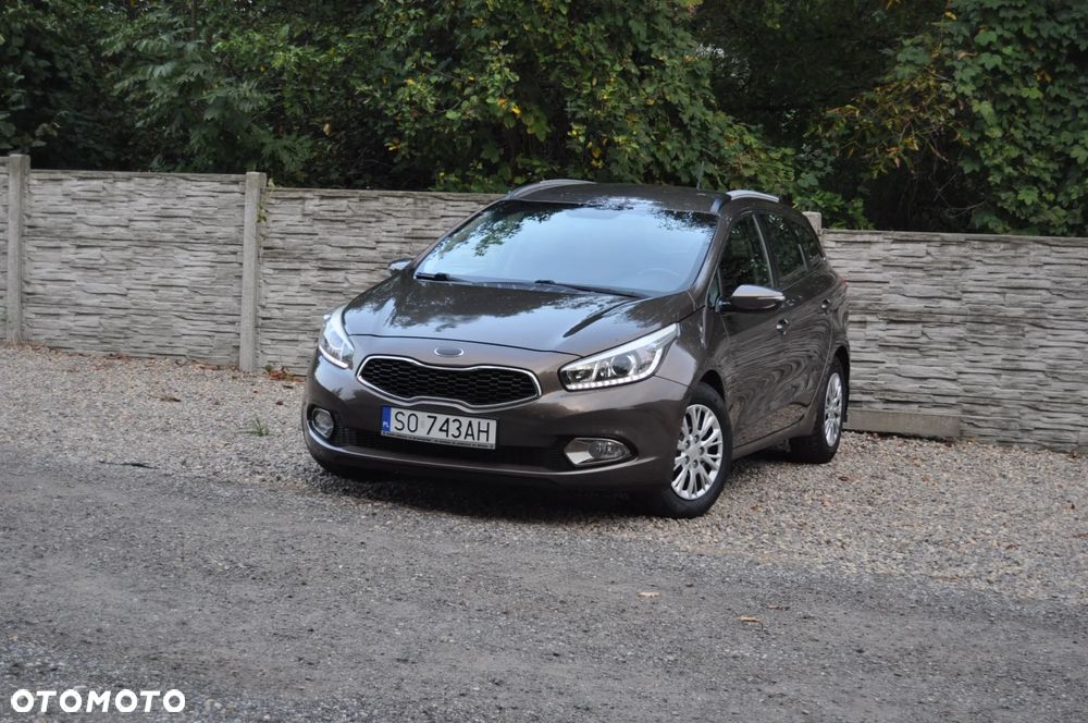 Kia Ceed 1.6 GDI Dream Team Edition - 1