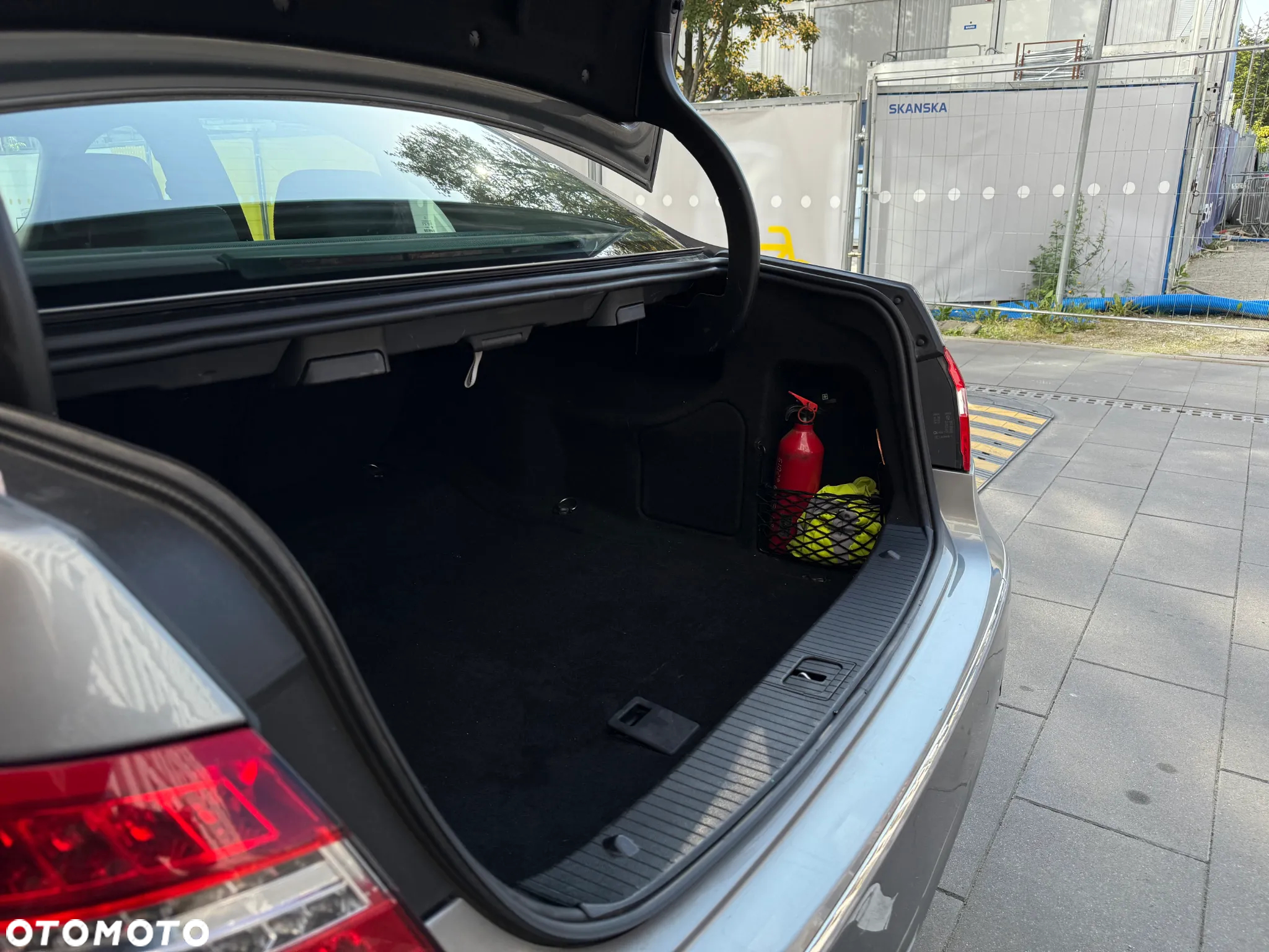 Mercedes-Benz Klasa E 200 CGI BlueEFFICIENCY Automatik Avantgarde - 15