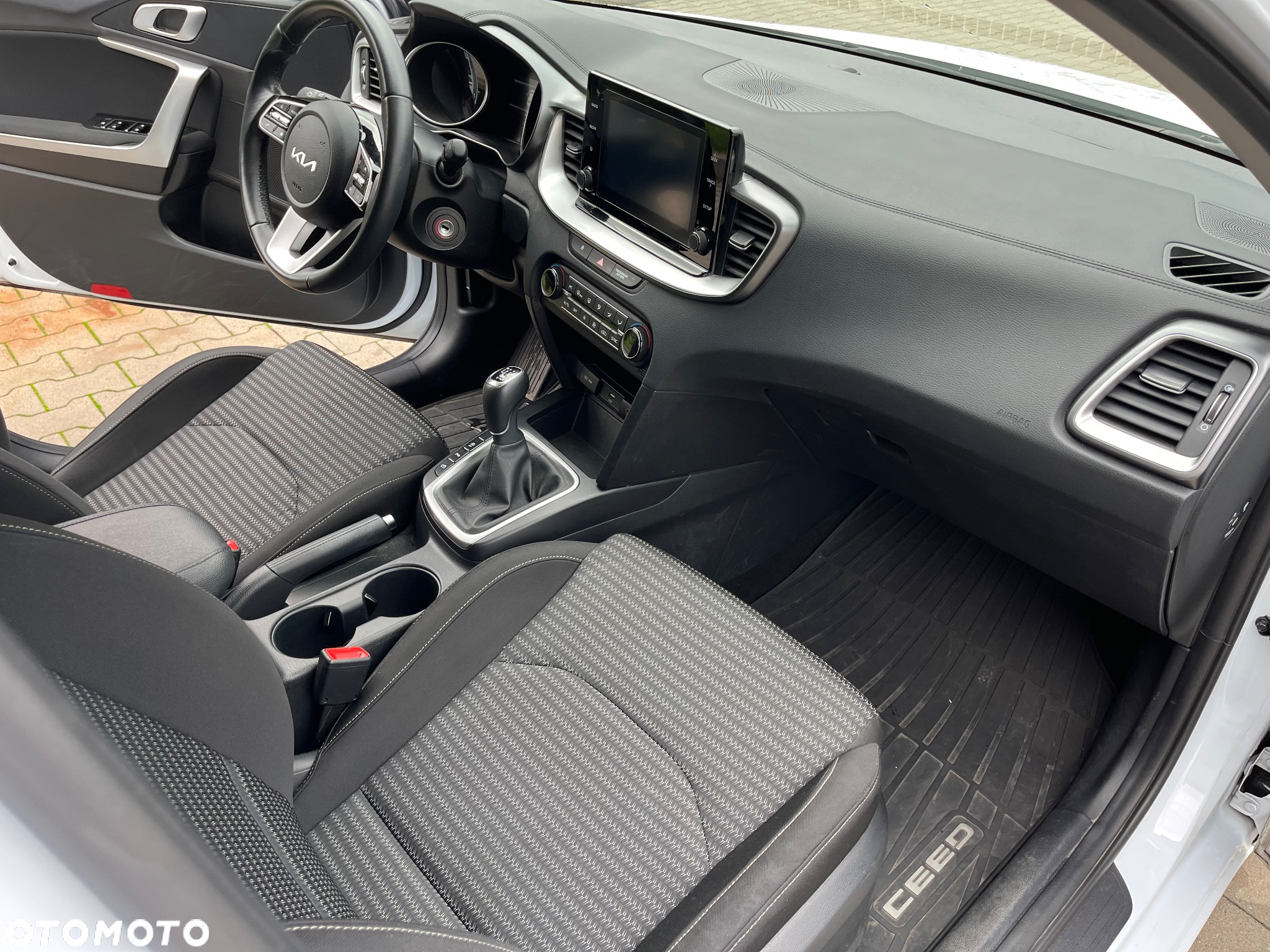 Kia Ceed 1.5 T-GDI M - 11