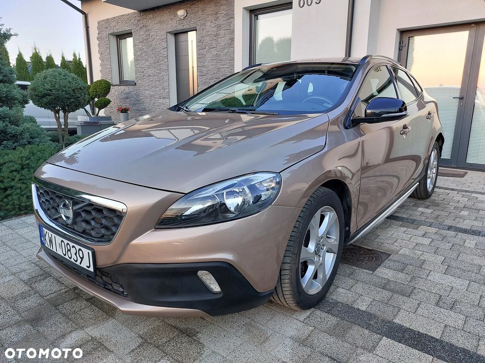 Volvo V40 Cross Country - 1