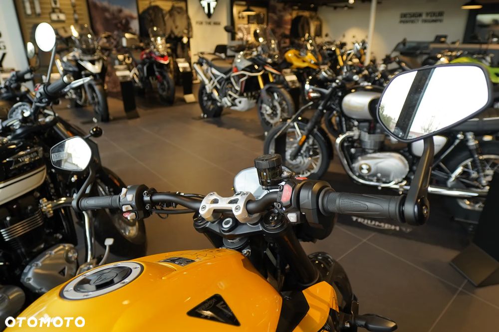 Triumph Street Triple - 10