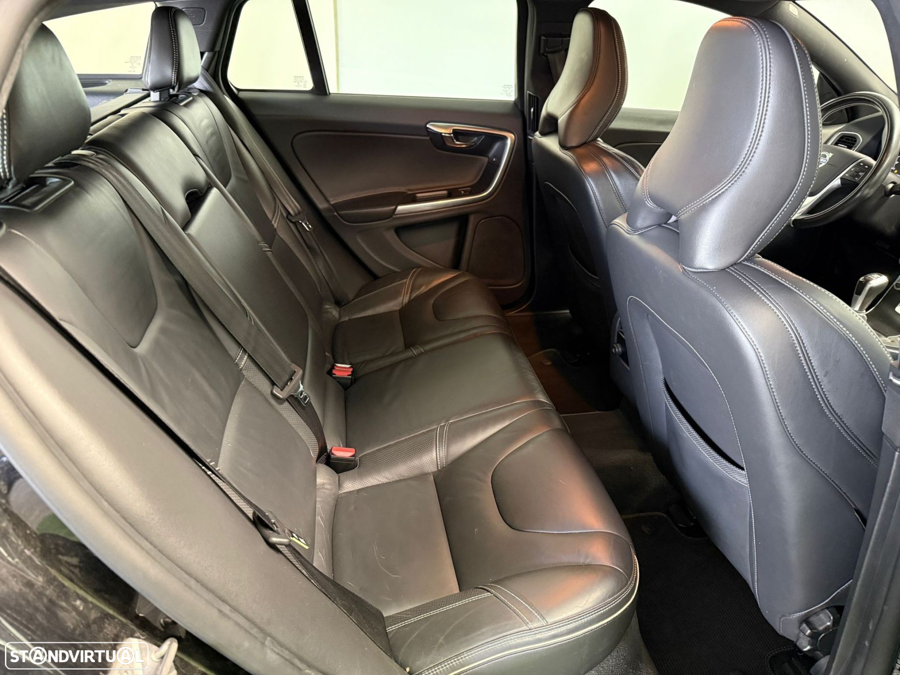 Volvo V60 2.0 D4 R-Design - 9