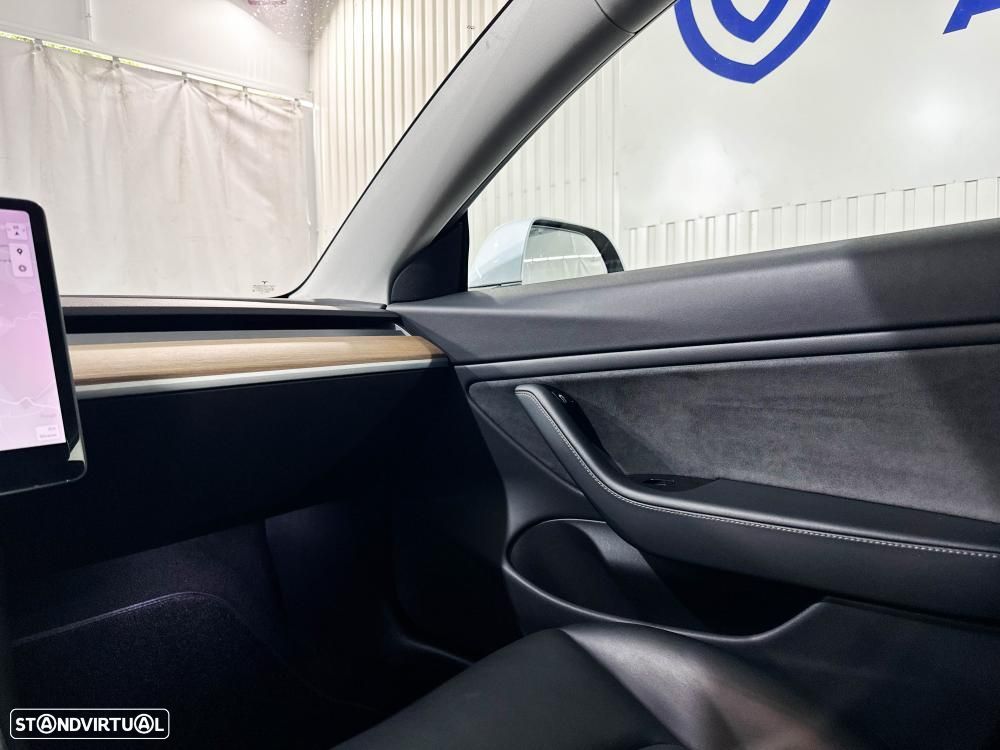 Tesla Model 3 Long-Range Dual Motor AWD - 25