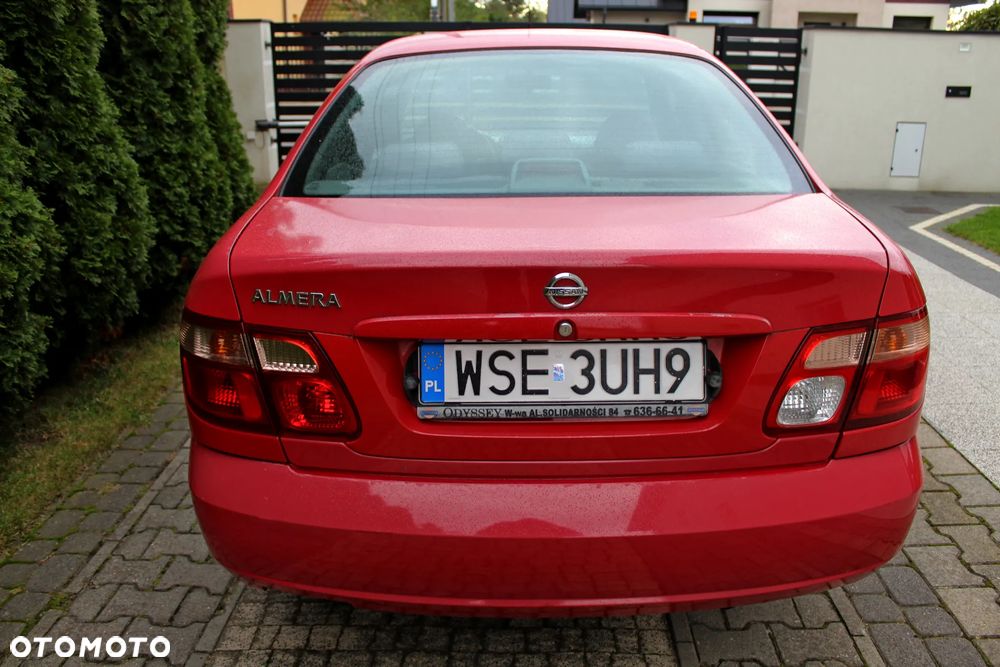 Nissan Almera 1.8 Visia + - 8