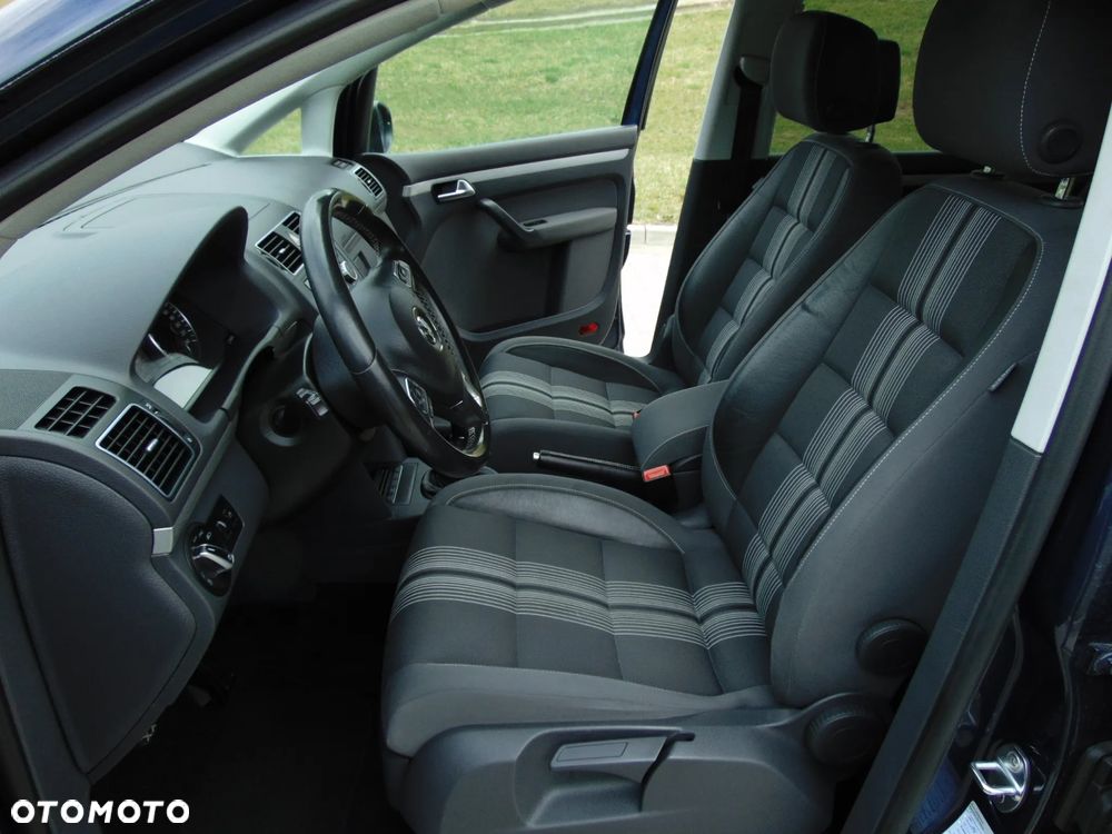Volkswagen Touran 2.0 TDI DPF MATCH - 11