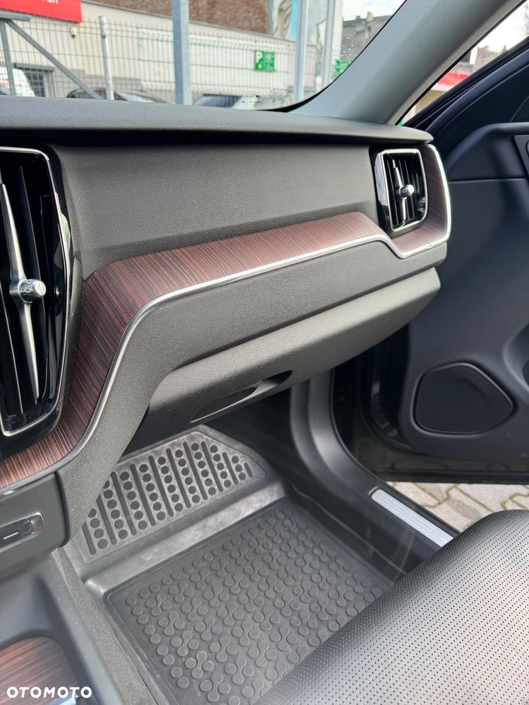 Volvo XC 60 B4 B Plus Dark - 14