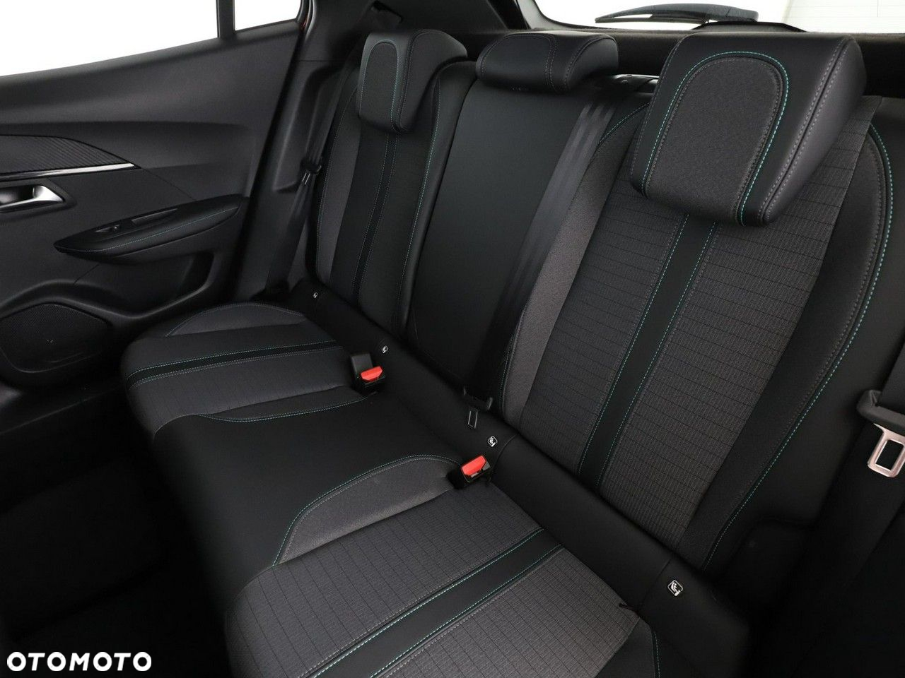 Peugeot 2008 PureTech 130 EAT8 Allure - 17