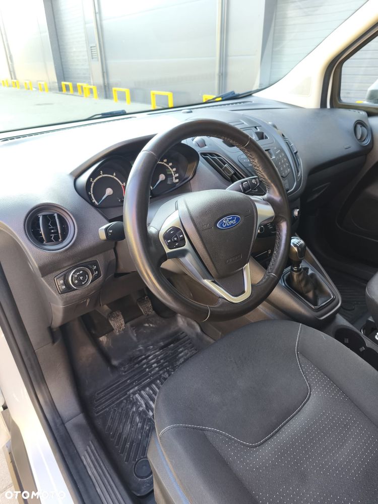 Ford Transit Courier - 11