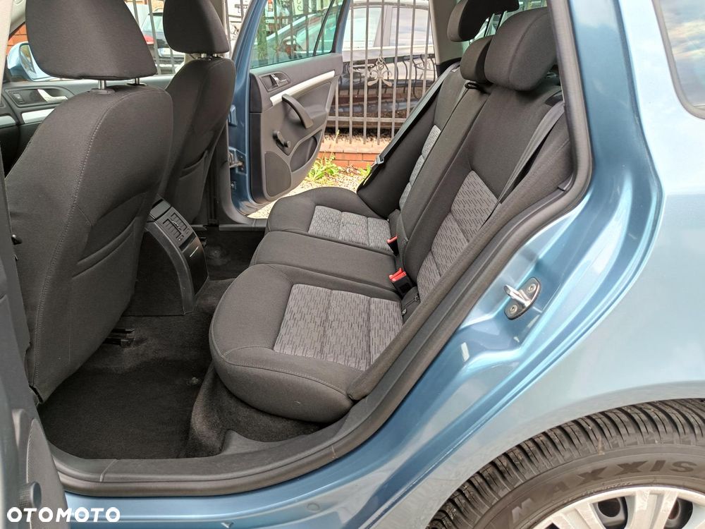 Skoda Octavia 1.6 Combi Ambiente - 24