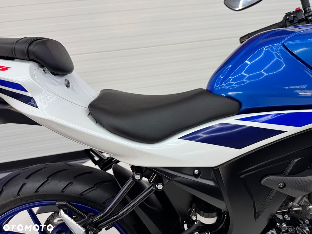 Suzuki GSX - 12