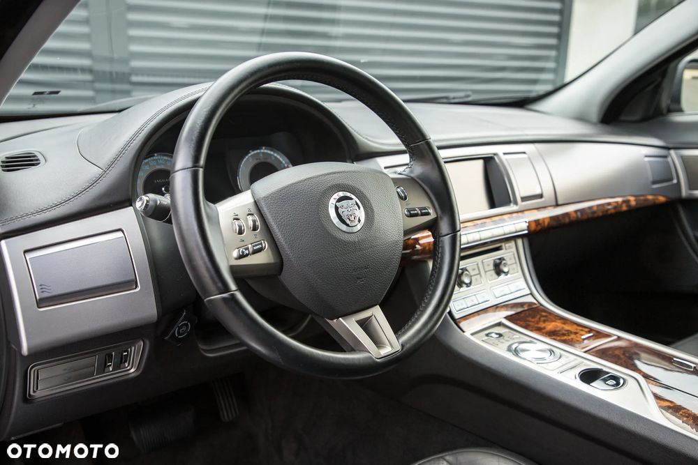 Jaguar XF - 3