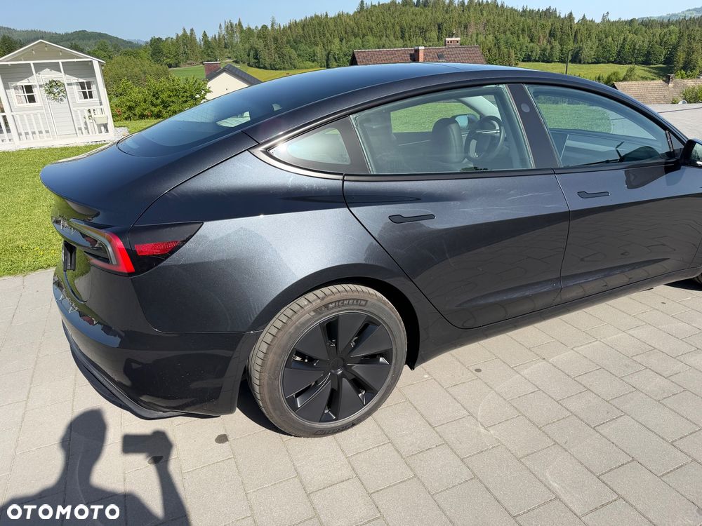 Tesla Model 3 - 4