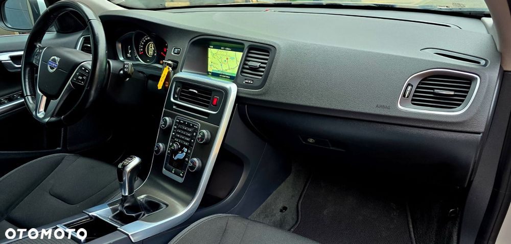Volvo V60 D4 Momentum - 12