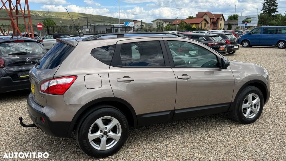 Nissan Qashqai 2.0 dCi DPF 4x4 Aut 360 - 9
