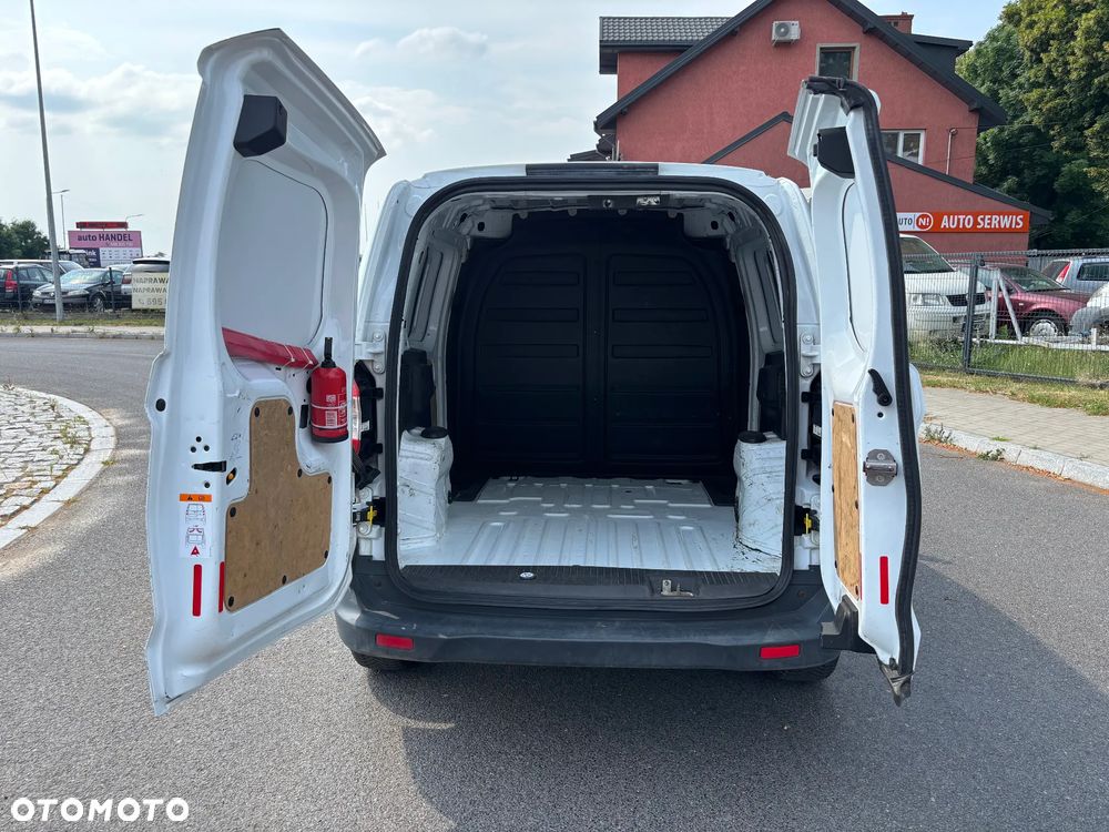Ford COURIER - 9