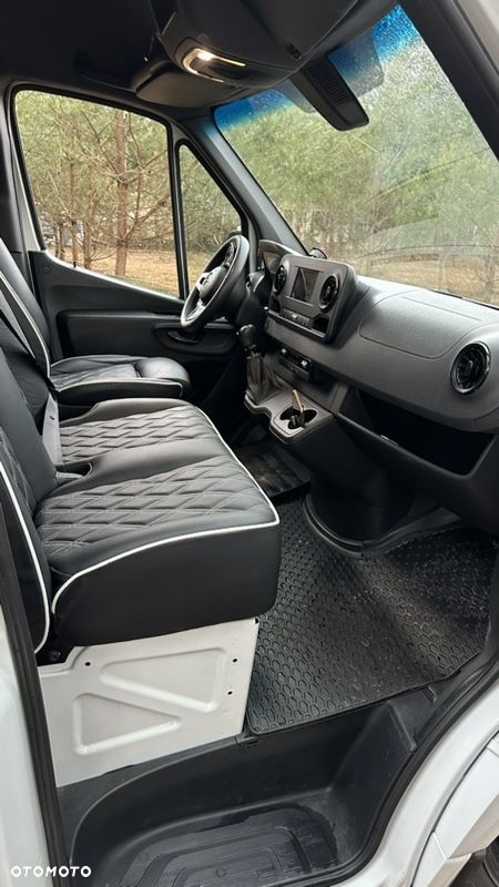 Mercedes-Benz Sprinter 910 - 34