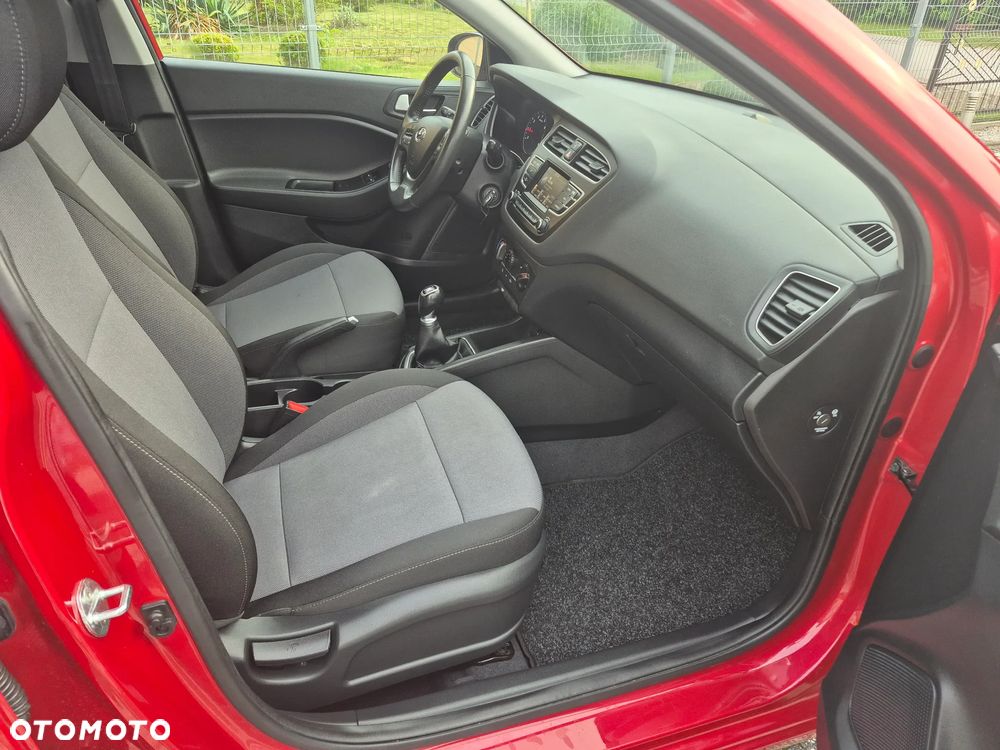 Hyundai i20 blue 1.2 Classic - 10