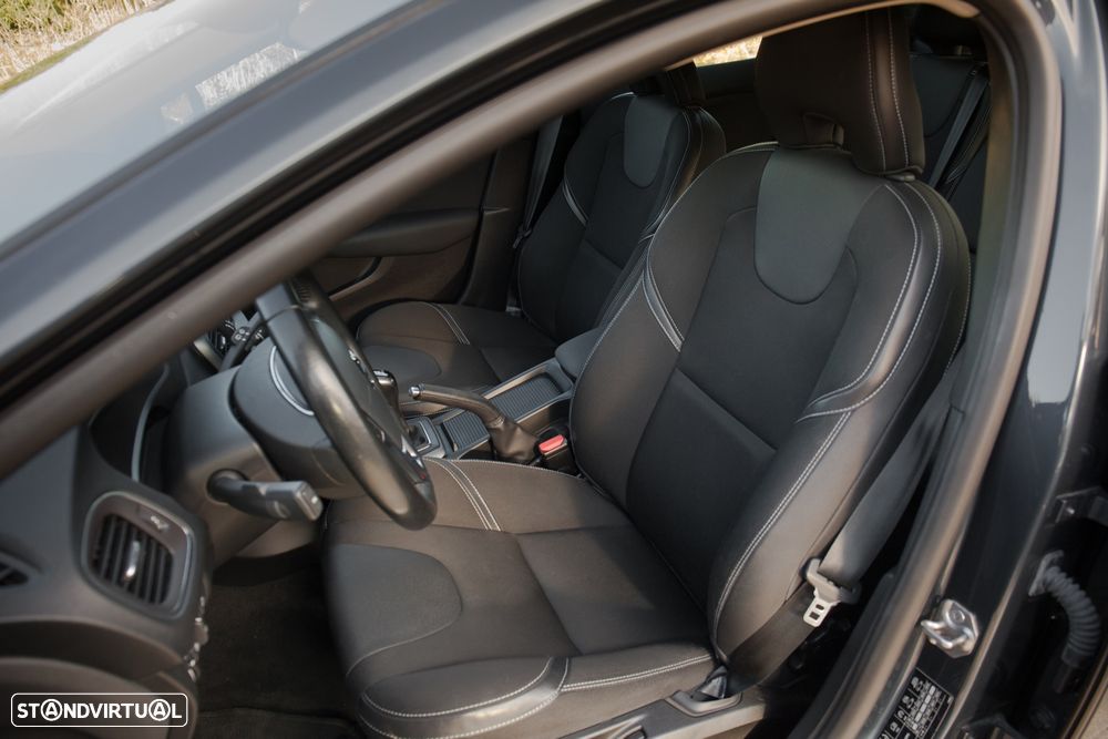 Volvo V40 2.0 D3 Momentum - 19