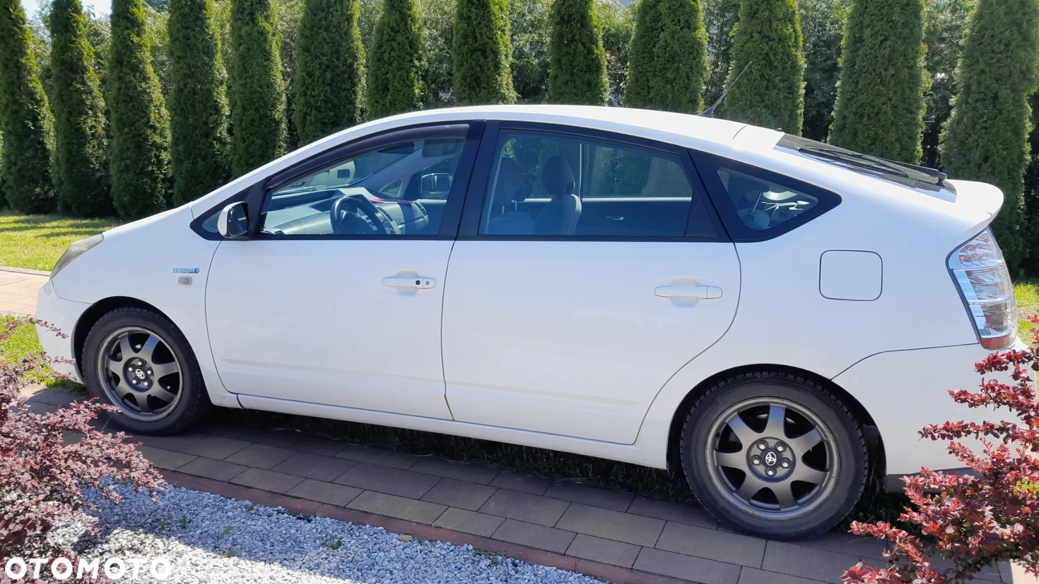 Toyota Prius (Hybrid) Sol - 5