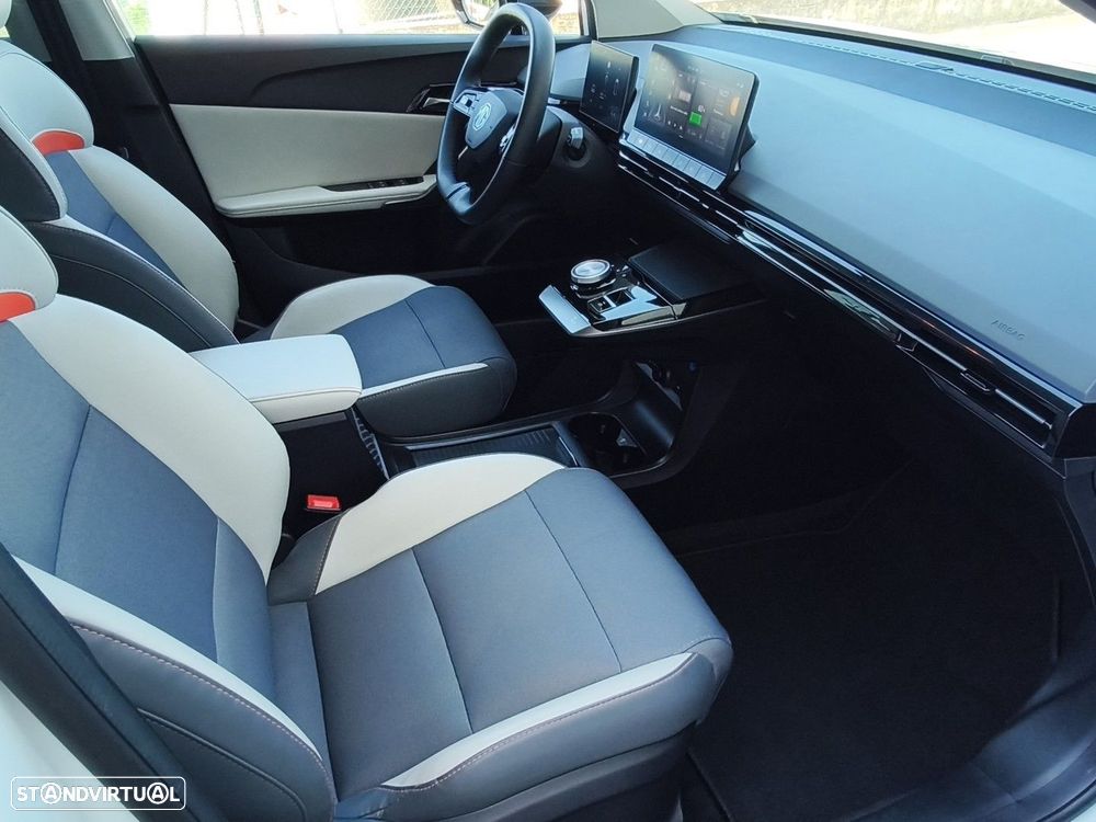 MG MG4 64 kWh Luxury - 25