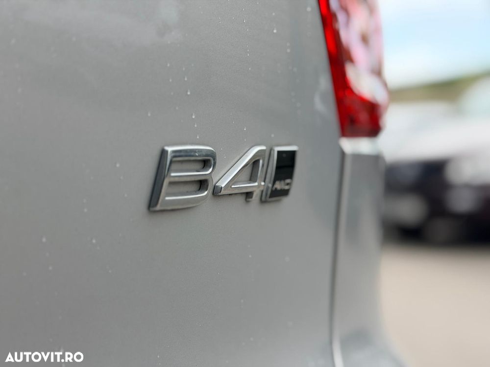 Volvo XC 40 B4 B AWD DKG Momentum Pro - 16