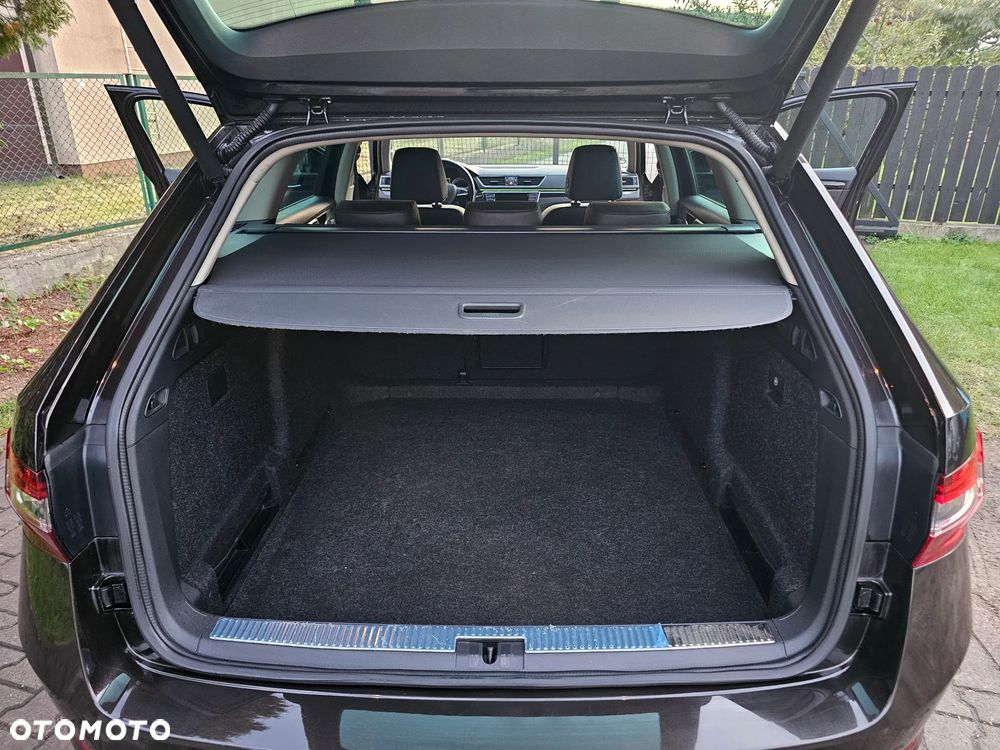 Skoda Superb 2.0 TDI L&K DSG - 33