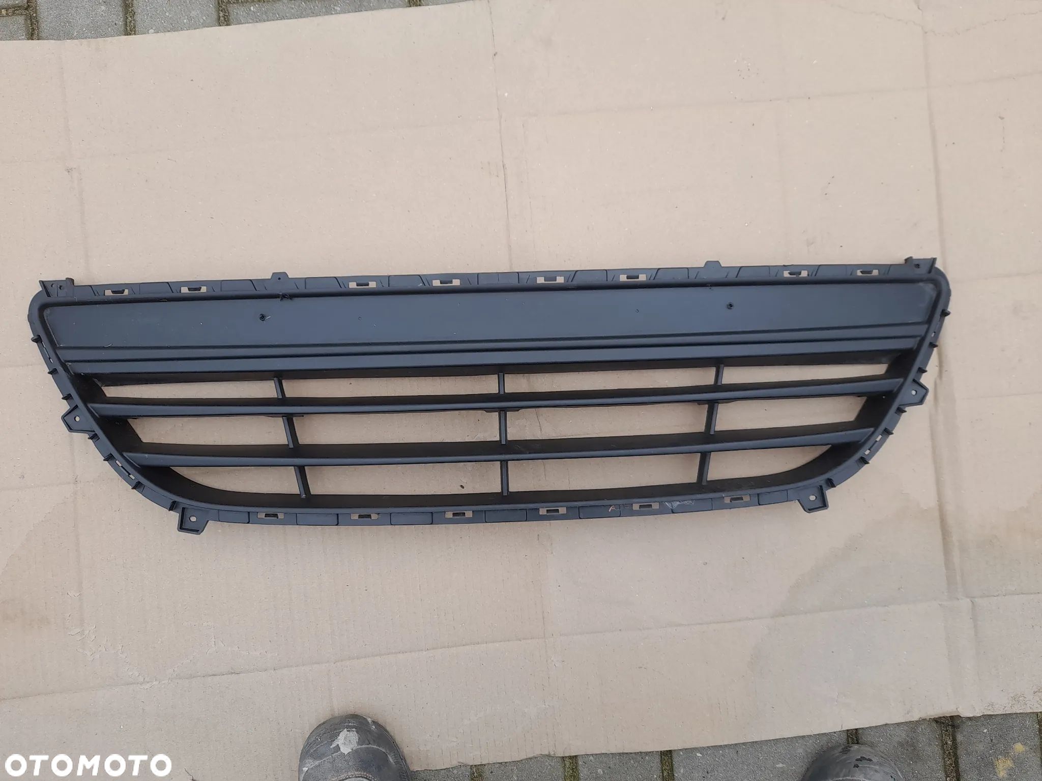 HYUNDAI I20 LIFT 12-15 KRATKA ŚRODKOWA ZDERZAK PRZEDNI - 1