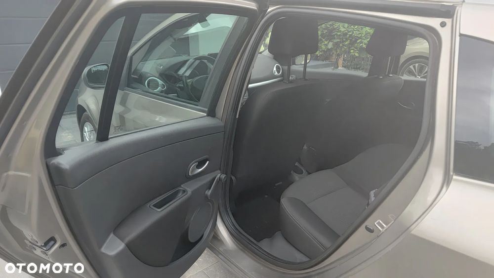 Renault Clio - 8
