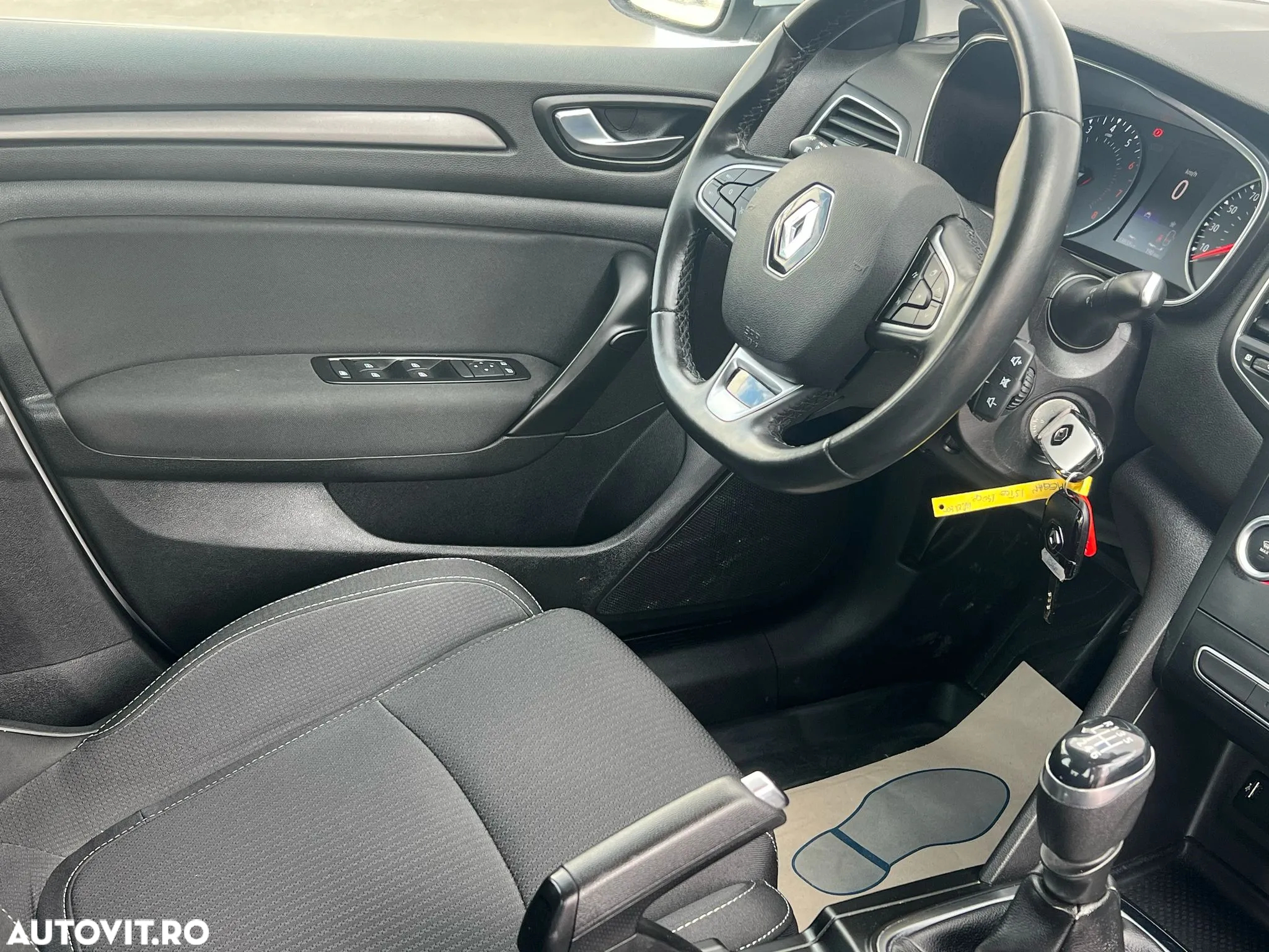 Renault Megane TCe 140 GPF Zen - 28