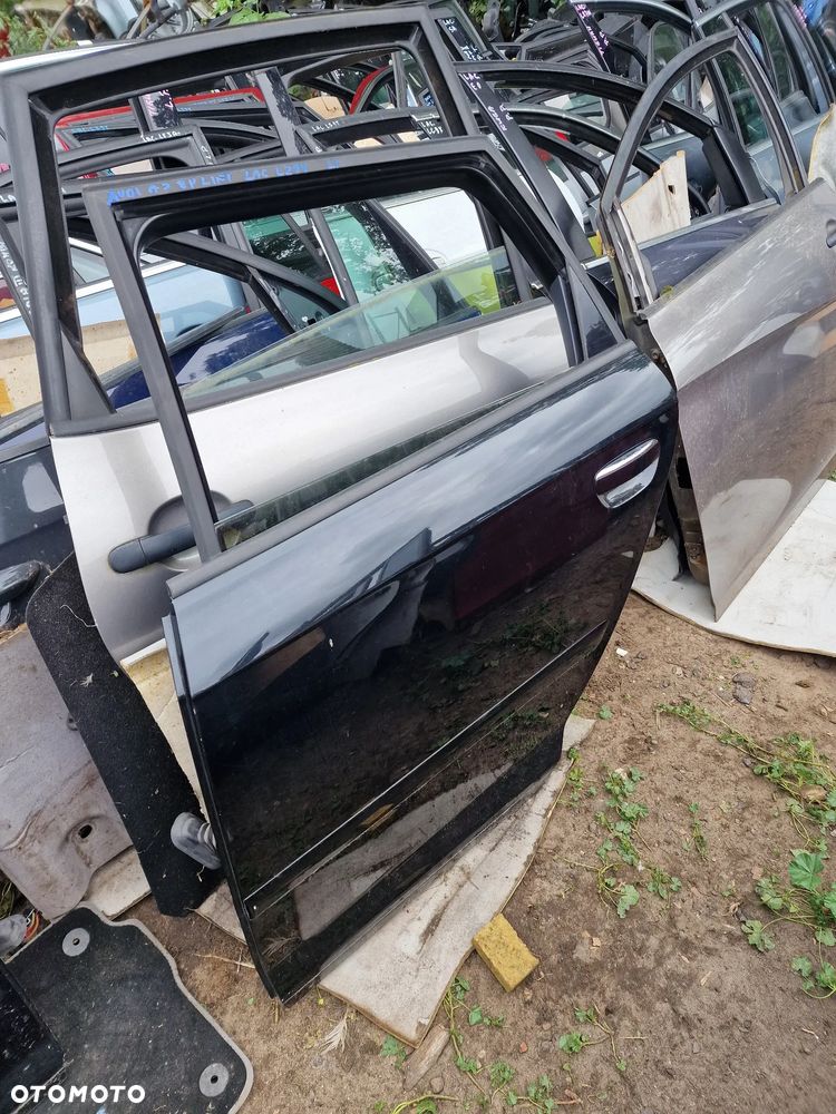 Drzwi  lewy  tył  audi  A3  8p  lift  w  kolorze  LZ9Y - 1