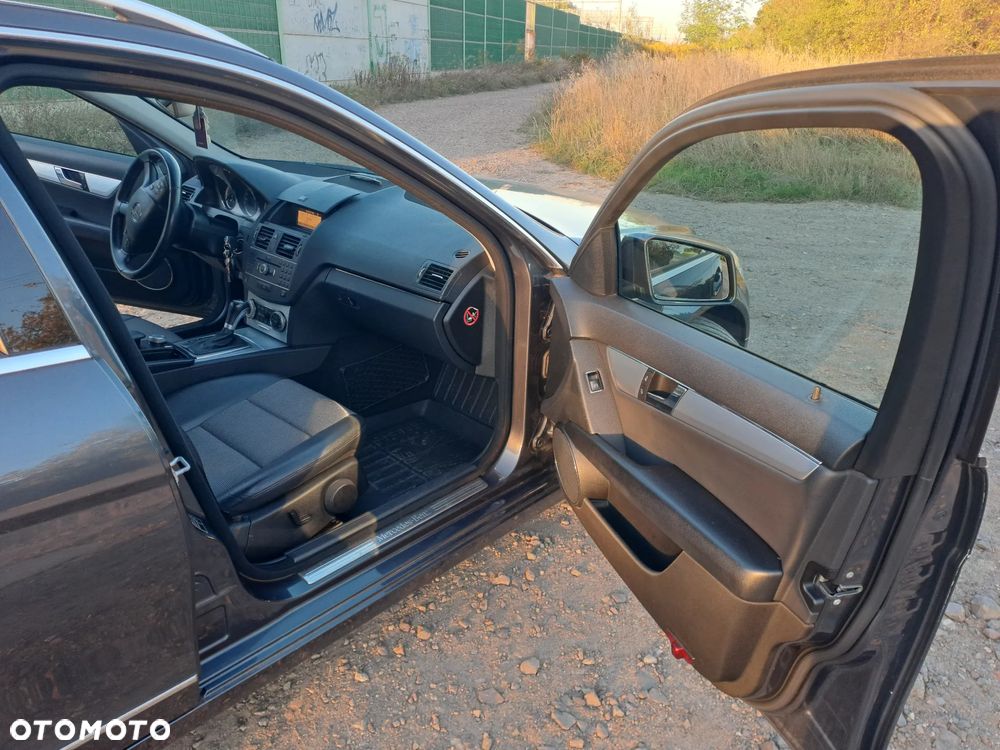 Mercedes-Benz Klasa C 220 T CDI DPF Automatik BlueEFFICIENCY Avantgarde - 12