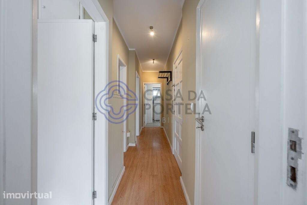 Apartamento T2 com Varanda e Garagem - Foz - Grande imagem: 2/36