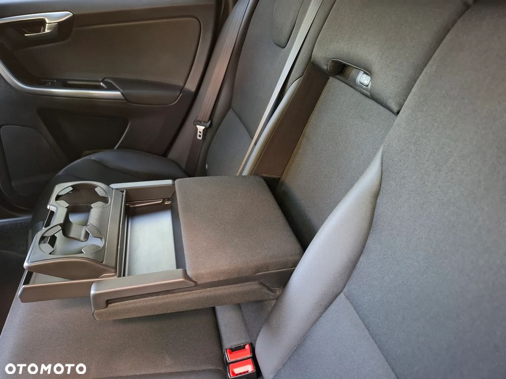 Volvo XC 60 D3 Momentum - 23