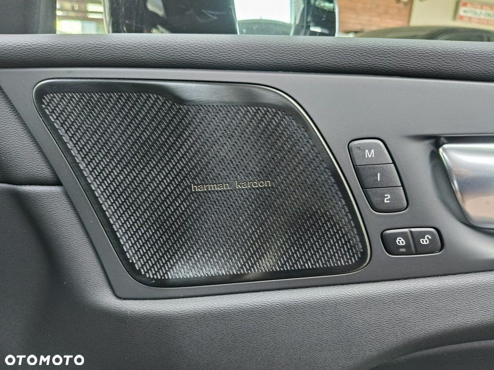 Volvo XC 60 B4 D Ultimate Dark - 22