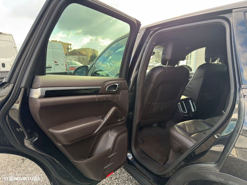 Porsche Cayenne - 16