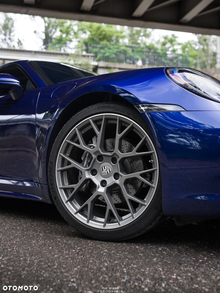 Porsche 911 Carrera - 4
