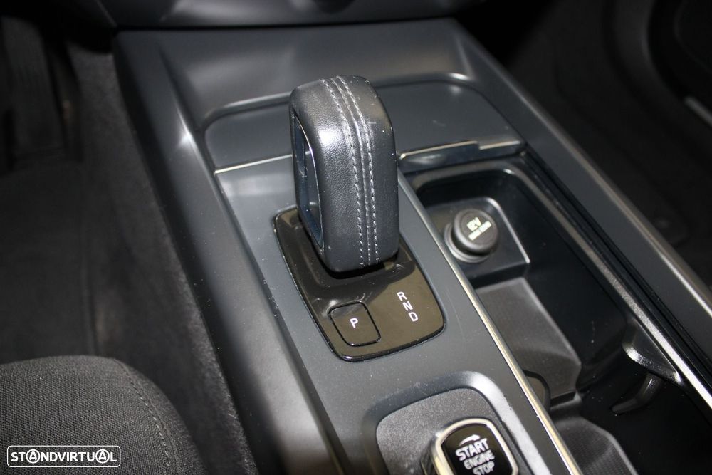 Volvo V60 2.0 B4 Momentum Core Geartronic - 21