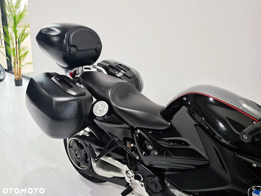 BMW F - 9