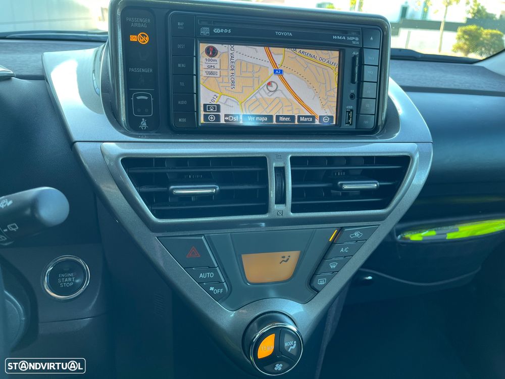 Toyota iQ 1.0 VVT-i 2 - 13