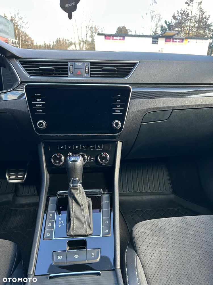 Skoda Superb 2.0 TDI 4x4 Sportline DSG - 11