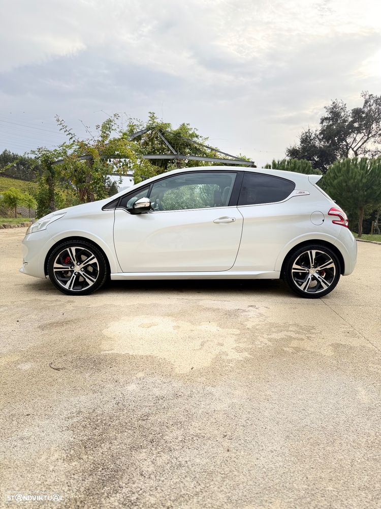 Peugeot 208 GTI 200 THP - 11